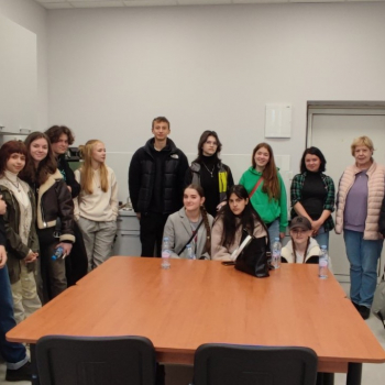 Ученици от НГПИ посетиха катедра „Технология на силикатите“